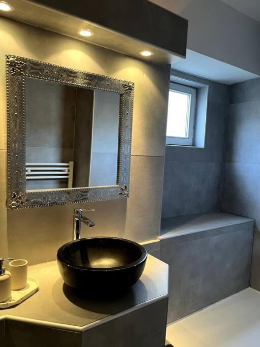 L'Atypique D'Orleans Apartment Bagian luar foto
