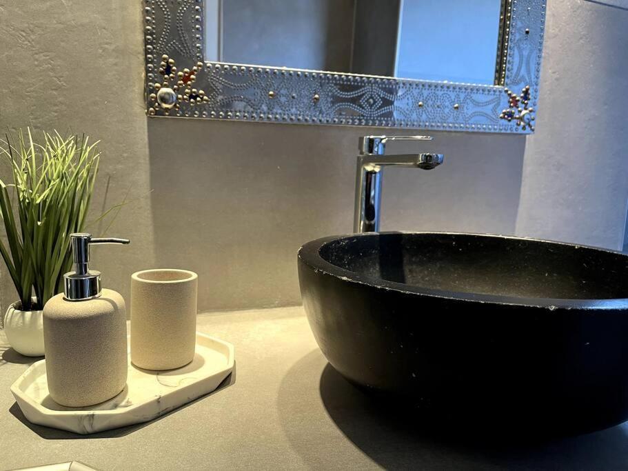 L'Atypique D'Orleans Apartment Bagian luar foto